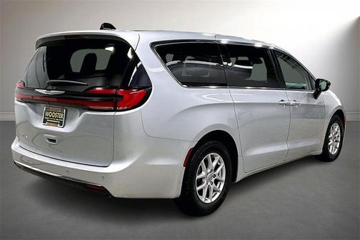 2024 Chrysler Pacifica Touring-L