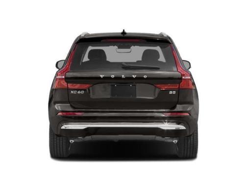 Crystal White Metallic 2022 Volvo XC60 B5 Momentum