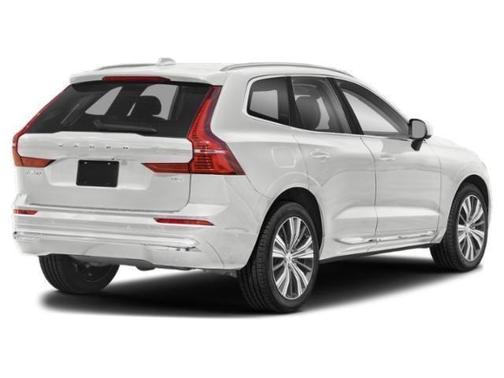 Crystal White Metallic 2022 Volvo XC60 B5 Momentum