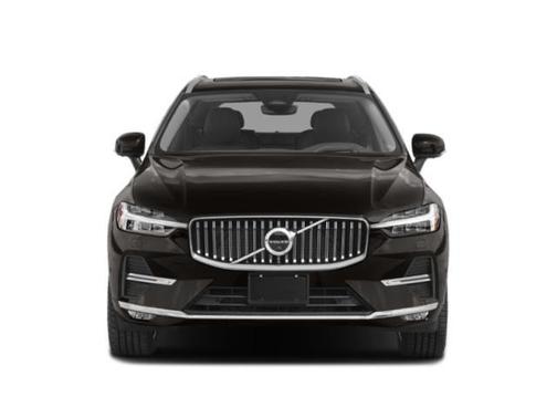 Crystal White Metallic 2022 Volvo XC60 B5 Momentum
