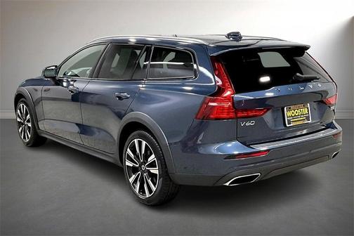 2022 Volvo V60 Cross Country T5