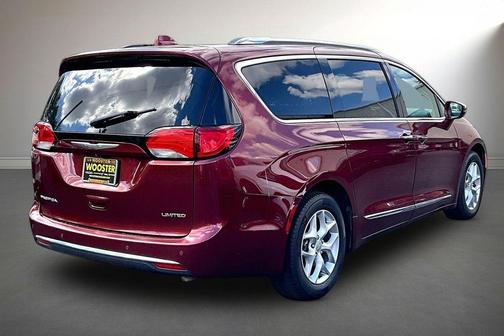 Velvet Red Pearlcoat 2020 Chrysler Pacifica Limited