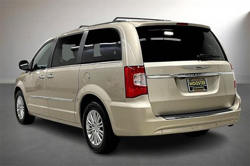 2015 Chrysler Town & Country Touring-L