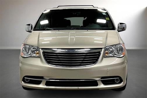 2015 Chrysler Town & Country Touring-L