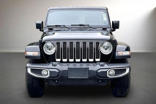 Black Clearcoat 2023 Jeep Wrangler Sahara