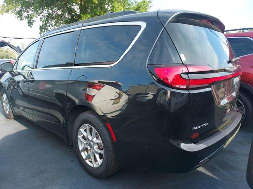 2022 Chrysler Pacifica Touring-L