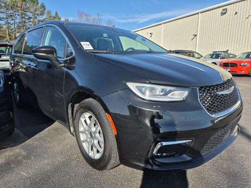 2023 Chrysler Pacifica Touring-L