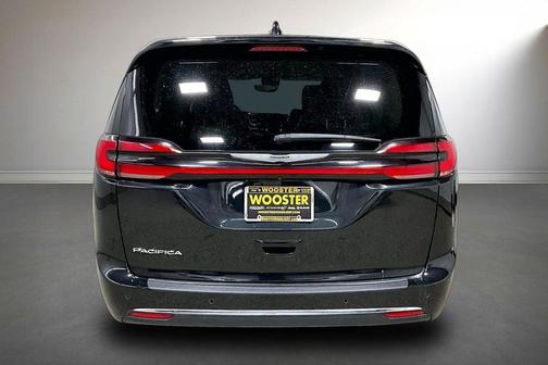 2023 Chrysler Pacifica Touring-L