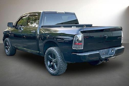 Brilliant Black Crystal Pearlcoat 2018 RAM 1500 Express