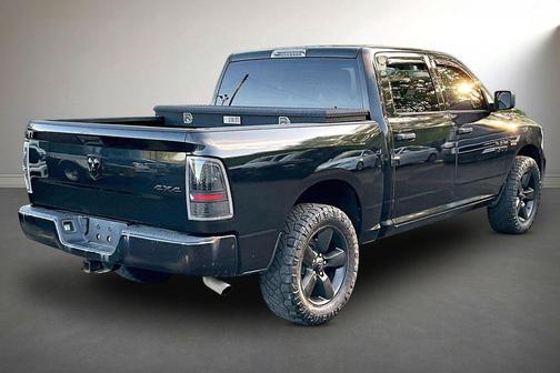 Brilliant Black Crystal Pearlcoat 2018 RAM 1500 Express
