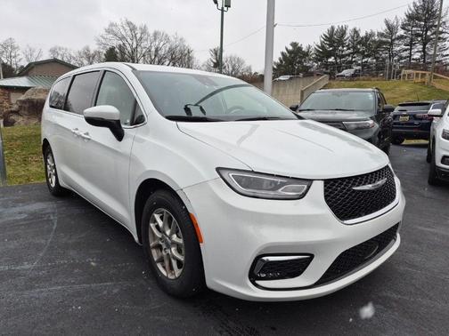 2023 Chrysler Pacifica Touring-L