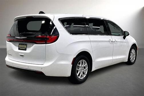 2023 Chrysler Pacifica Touring-L