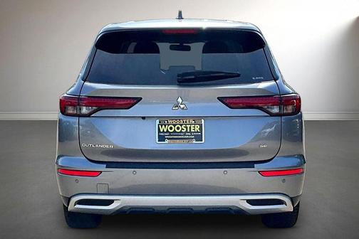 Silver 2023 Mitsubishi Outlander SE