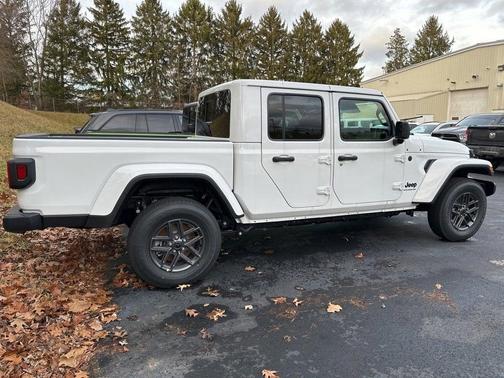 2026 Jeep Gladiator Sport