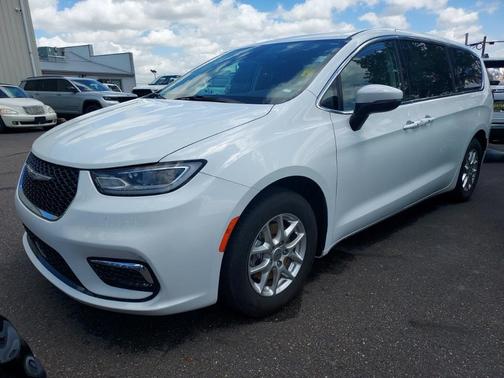 2023 Chrysler Pacifica Touring-L