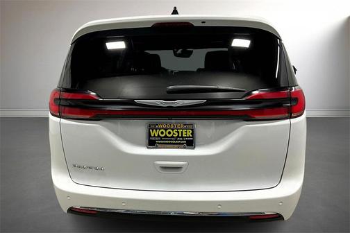 2023 Chrysler Pacifica Touring-L