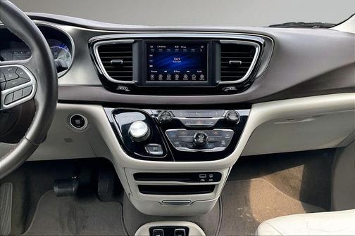 Bright White Clearcoat 2018 Chrysler Pacifica Touring-L