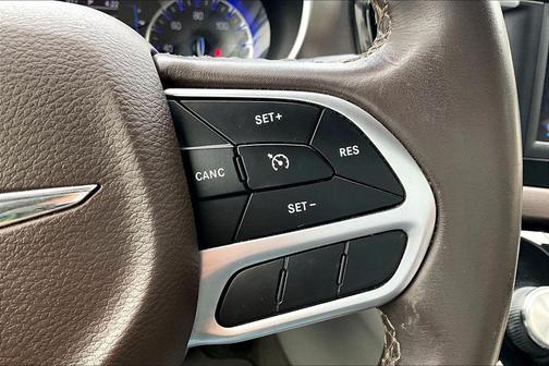 Bright White Clearcoat 2018 Chrysler Pacifica Touring-L