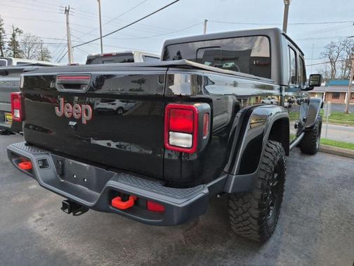 Black Clearcoat 2023 Jeep Gladiator Mojave