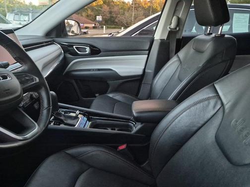 Bright White Clearcoat 2022 Jeep Compass Limited