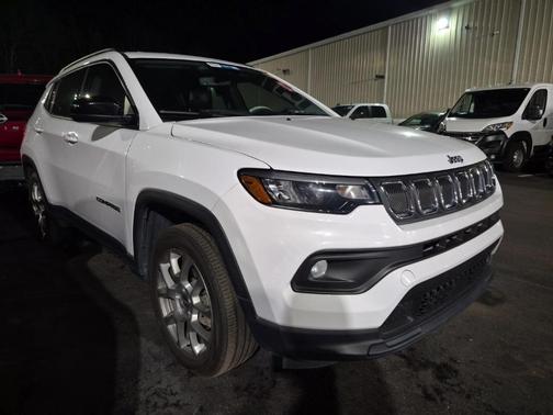 2022 Jeep Compass Latitude Lux