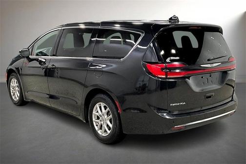2023 Chrysler Pacifica Touring-L
