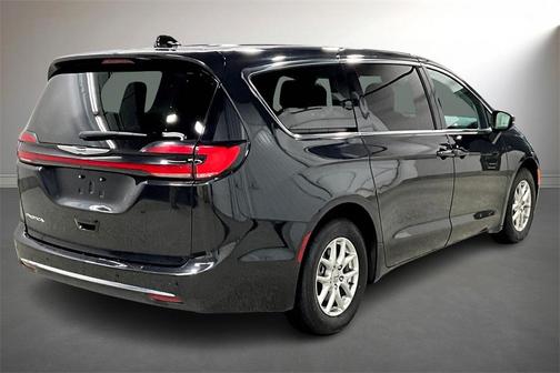 2023 Chrysler Pacifica Touring-L