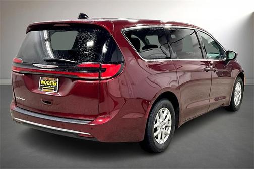 2023 Chrysler Pacifica Touring-L
