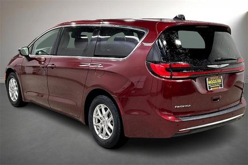 2023 Chrysler Pacifica Touring-L