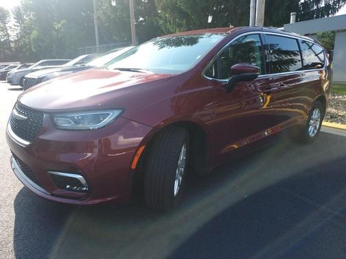 2023 Chrysler Pacifica Touring-L