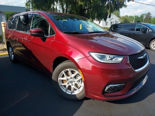 2023 Chrysler Pacifica Touring-L