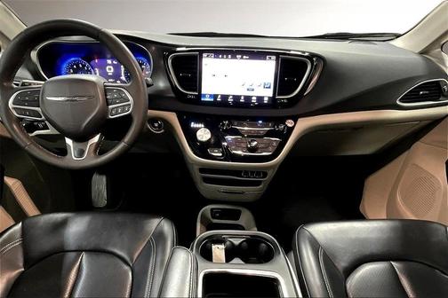 2023 Chrysler Pacifica Touring-L