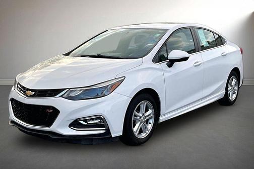 White 2017 Chevrolet Cruze LT