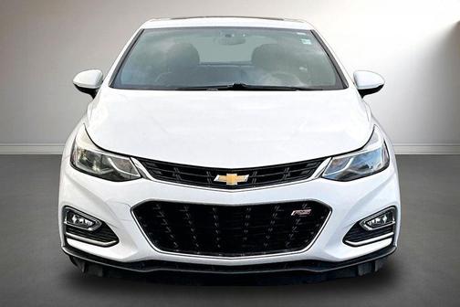 White 2017 Chevrolet Cruze LT