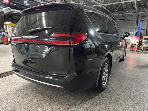 2022 Chrysler Pacifica Touring-L