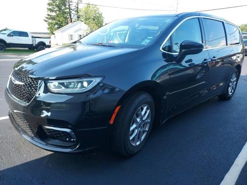 2023 Chrysler Pacifica Touring-L