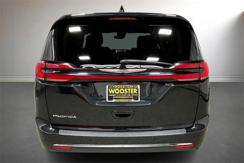 2023 Chrysler Pacifica Touring-L