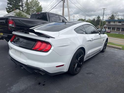 Oxford White 2022 Ford Mustang GT Premium
