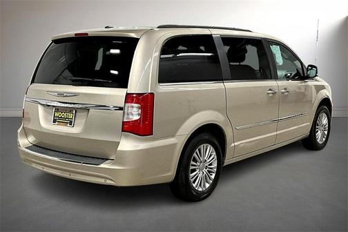 2015 Chrysler Town & Country Touring-L