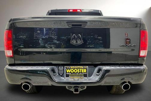 Brilliant Black Crystal Pearlcoat 2019 RAM 1500 Classic Express