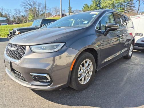 2023 Chrysler Pacifica Touring-L