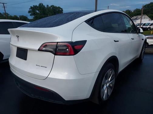 2024 Tesla Model Y Long Range
