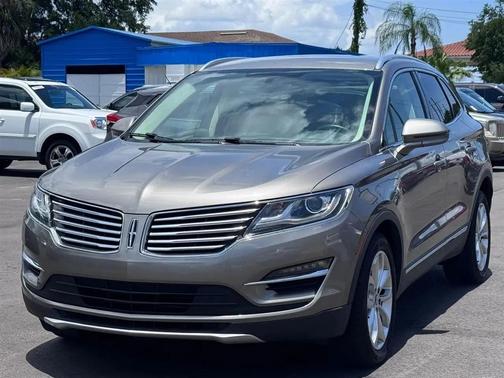 Luxe Metallic 2016 Lincoln MKC Select