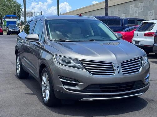 Luxe Metallic 2016 Lincoln MKC Select