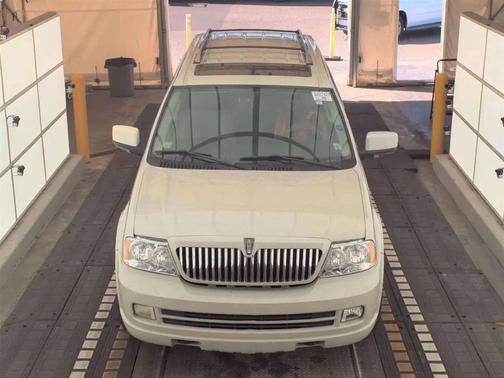 2005 Lincoln Navigator Luxury