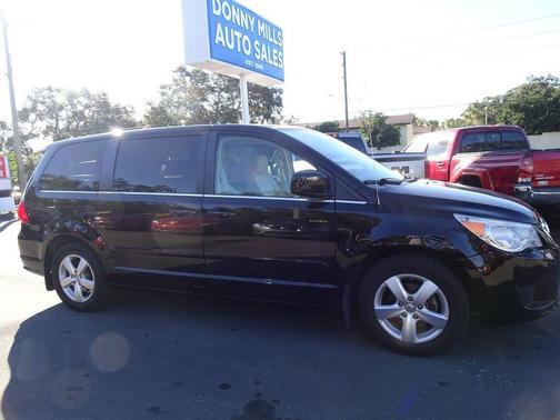 2010 Volkswagen Routan SE