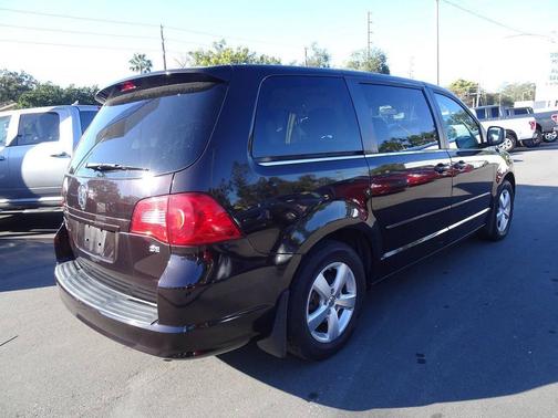 2010 Volkswagen Routan SE