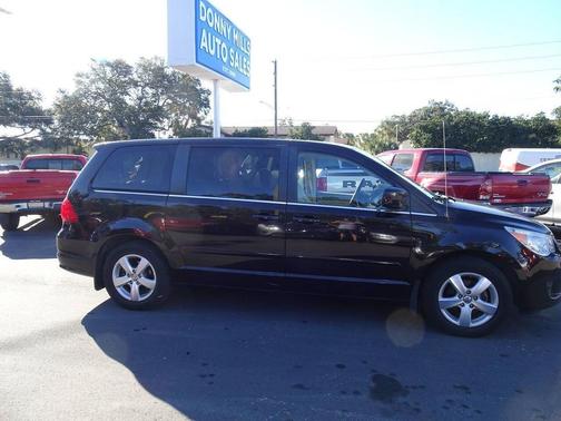 2010 Volkswagen Routan SE