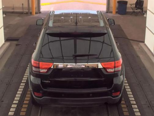 Brilliant Black Crystal Pearlcoat 2012 Jeep Grand Cherokee Laredo
