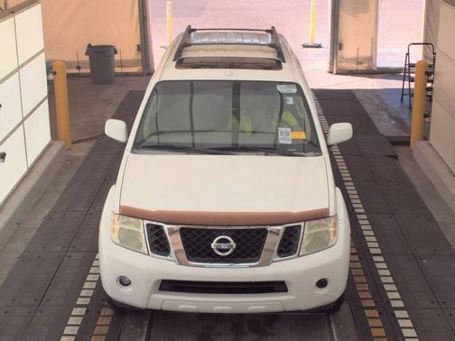 2008 Nissan Pathfinder SE